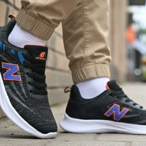 New balance sneakers (black) colour high quality rubber sool and knit fabrics.