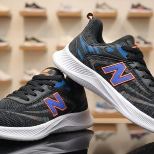 New balance sneakers (black) colour high quality rubber sool and knit fabrics.
