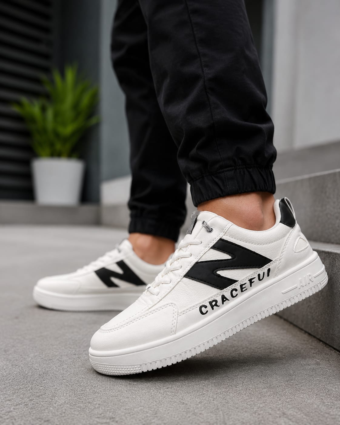 N (White )converse lace free casual sneakers for boys.