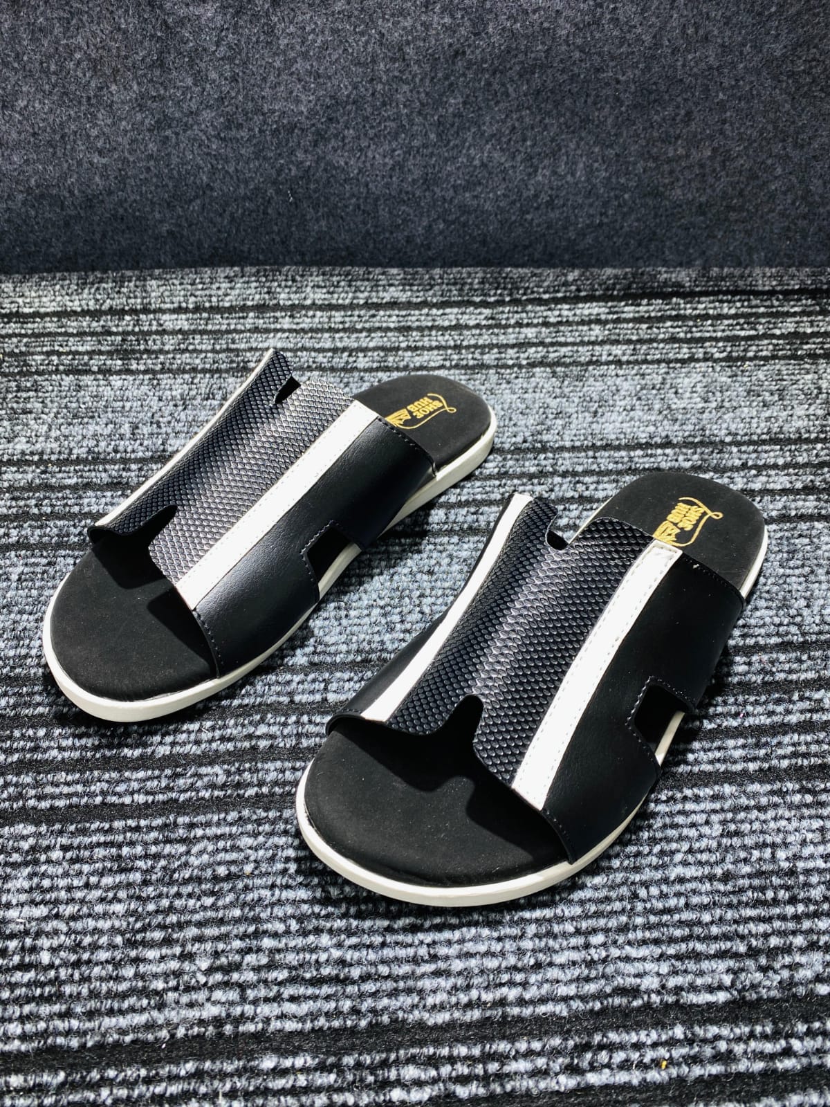 Liniar shape (Black) slide punjabi sandels for men. - Image 4
