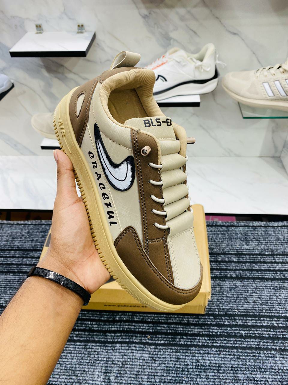 Brown cracefull design lace free lightweight sneakers for men. - Image 5