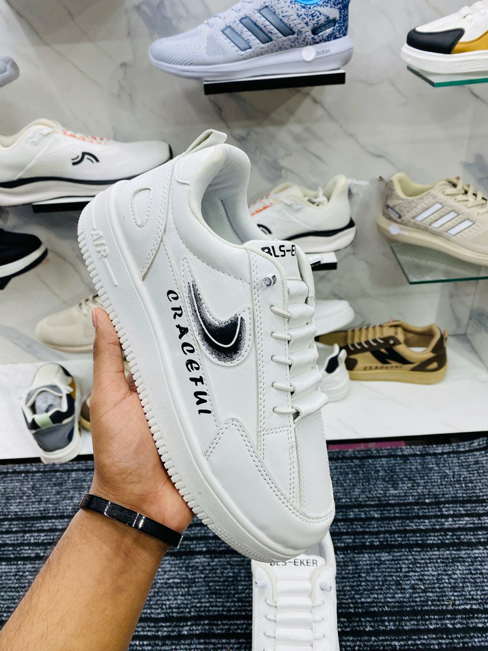 white craceful design lace free lightweight sneakers for men. - Image 5