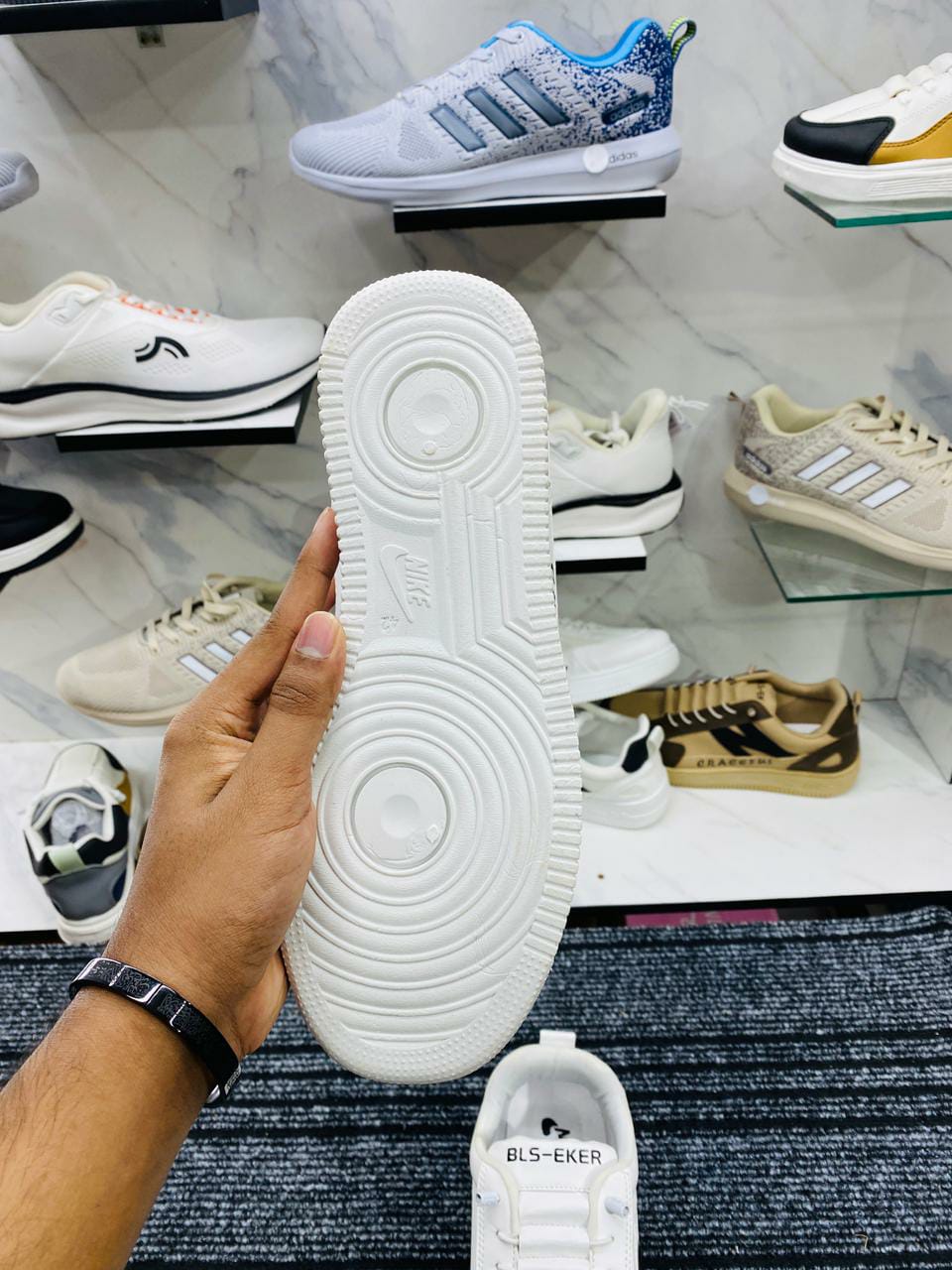 white craceful design lace free lightweight sneakers for men. - Image 6